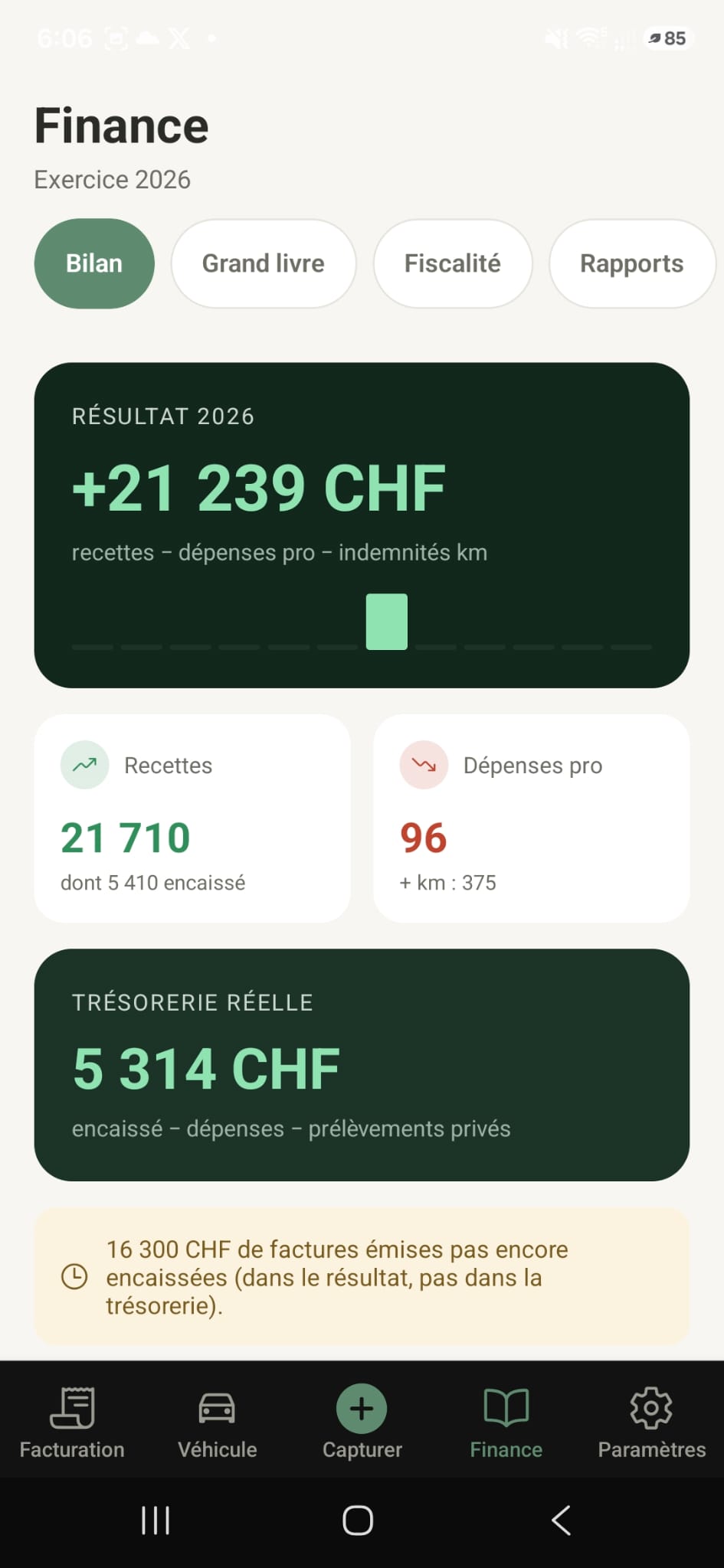InfiliteHQ — écran Finance : bilan 2026, recettes, dépenses et trésorerie réelle